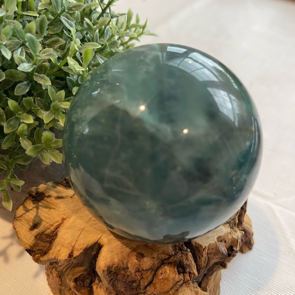 Green Fluorite Sphere 1.16lb 2.3 " - Picture 4 of 6